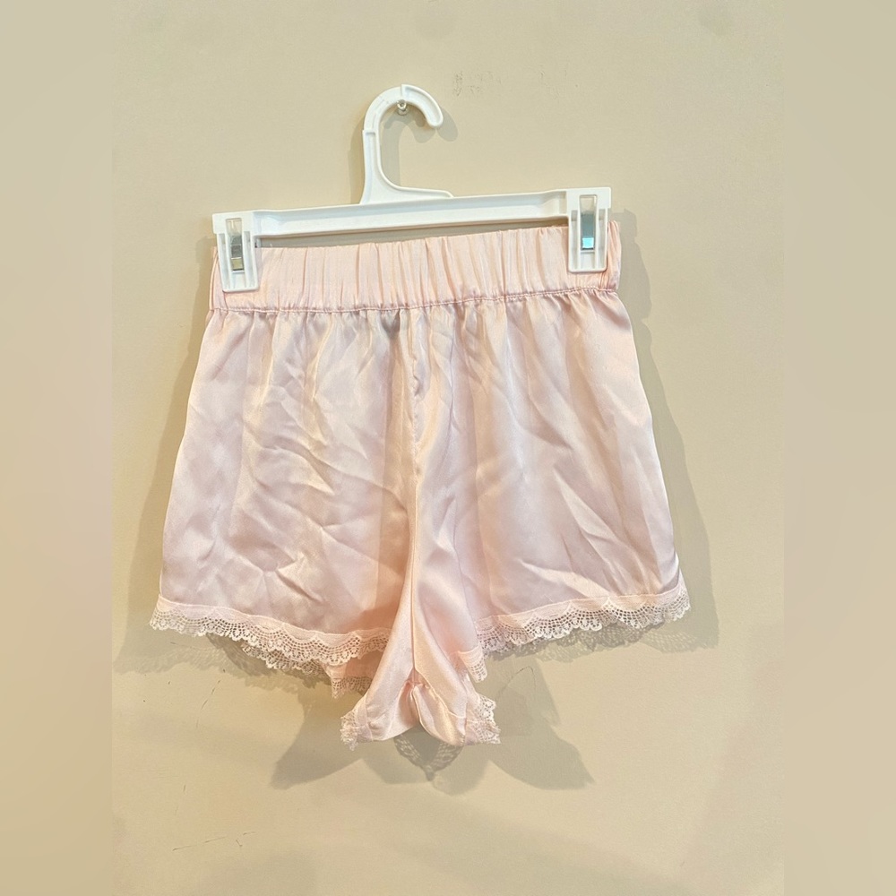 Pretty Little Thing baby pink shorts✨